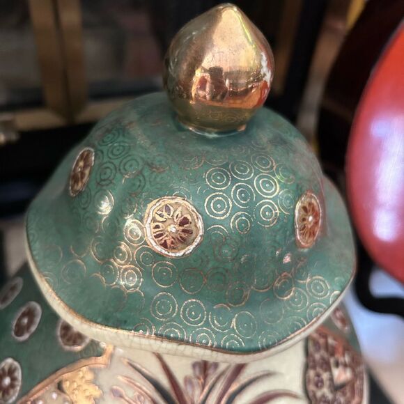 Vintage Japanese Green and white ceramic cookie jar vase with gold accents 13" - Picture 13 of 16